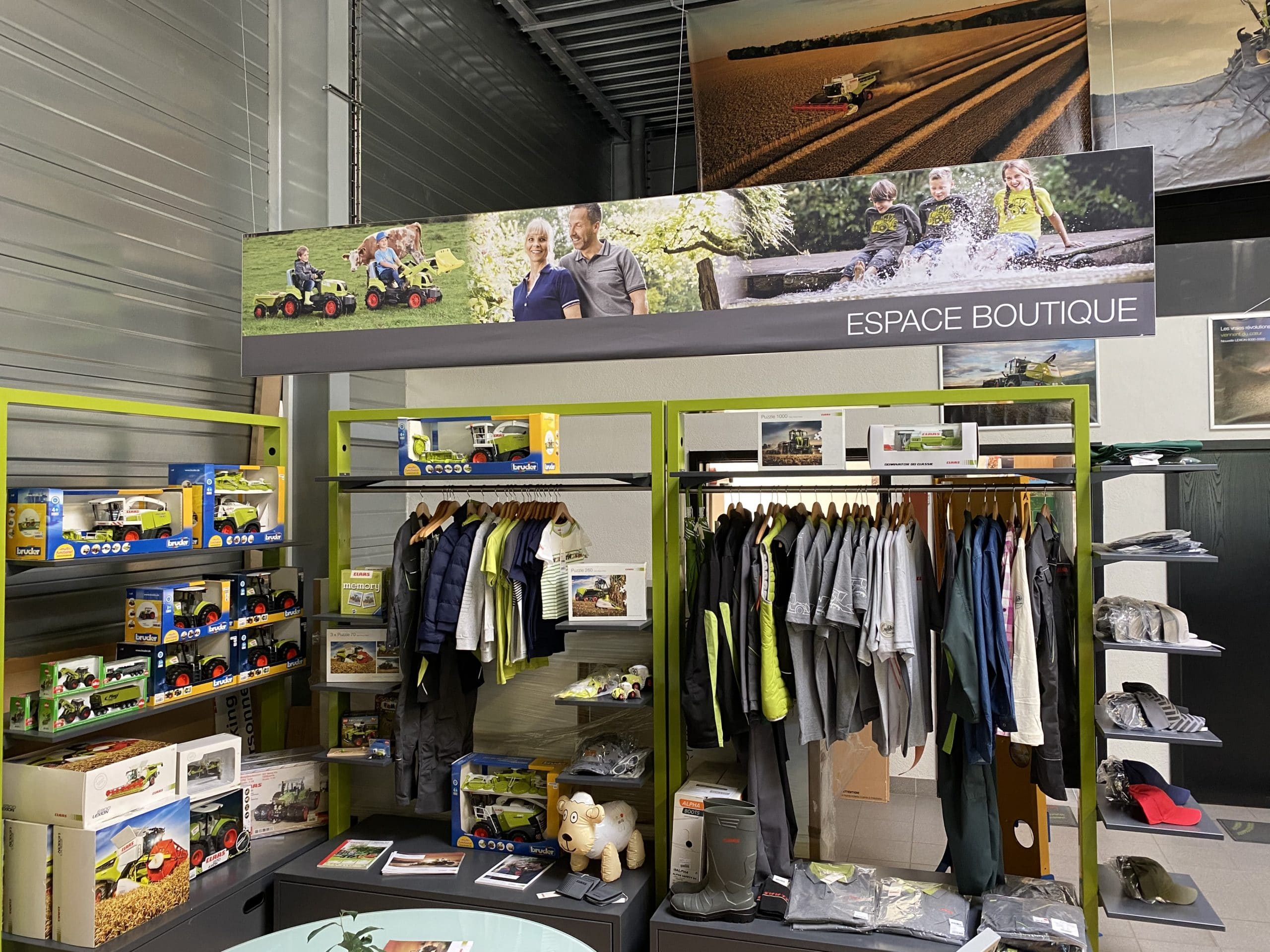Espace boutique chez JF AGRI à Schlierbach merchandising CLAAS Espace boutique chez JF AGRI à Schlierbach merchandising CLAAS